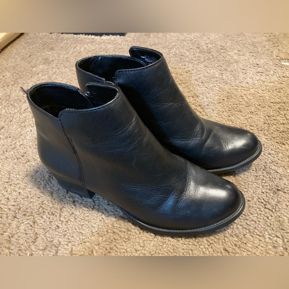 Jessica Simpson leather ankle boots. Size 8.5 W.